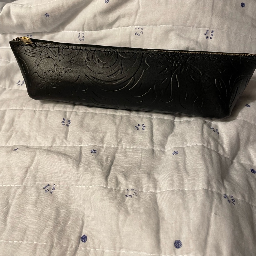PLG Canoe in Dahlia. NEW    Received in MB but never used.